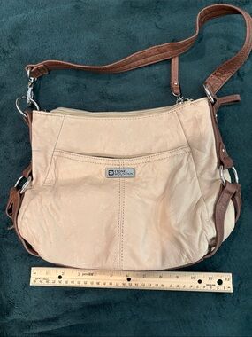 Stone Mountain Accessories Beige Leather Shoulder Bag with Brown Trim